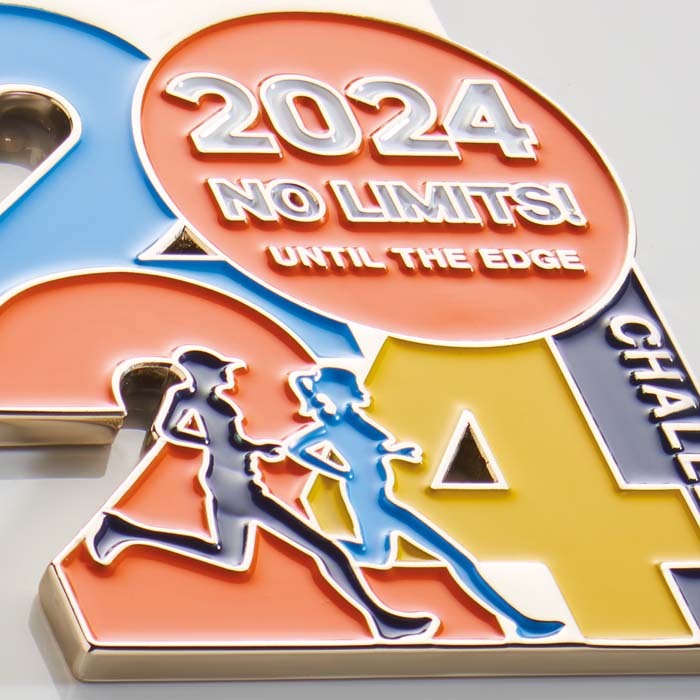 Médaille en alliage de zinc avec un émail doux et ruban en quadri cousu en V